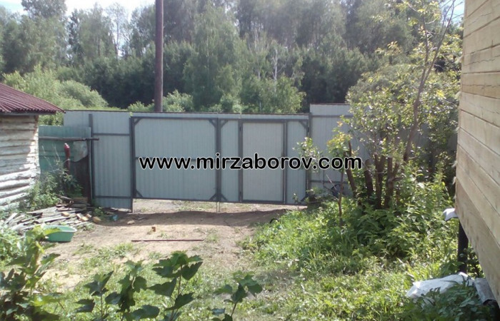 № 90012 Ворота из профнастила с калиткой в воротине мкр Мирный